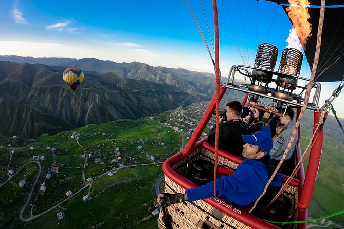Balloon ride Skyball - Stop 2 in Garni: The 30 Minutes of Prep and the Wind-Driven Flight