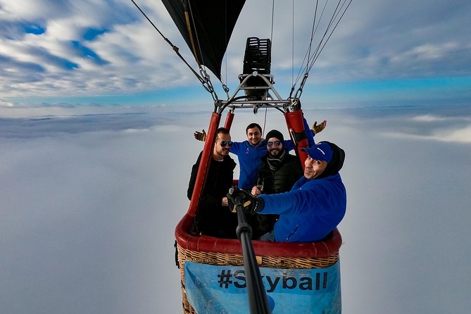 Balloon ride Skyball - Champagne Toast With Local Sweets: The Friendly Finale