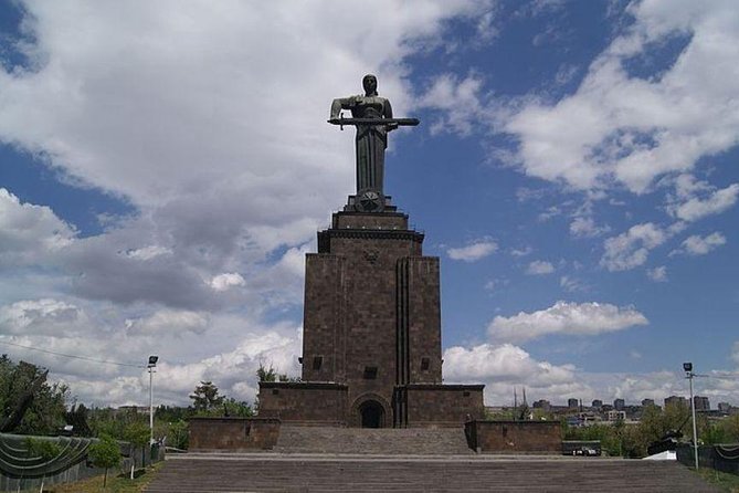 Evening walking tour in Yerevan - Why Yerevan at night is the best orientation trick
