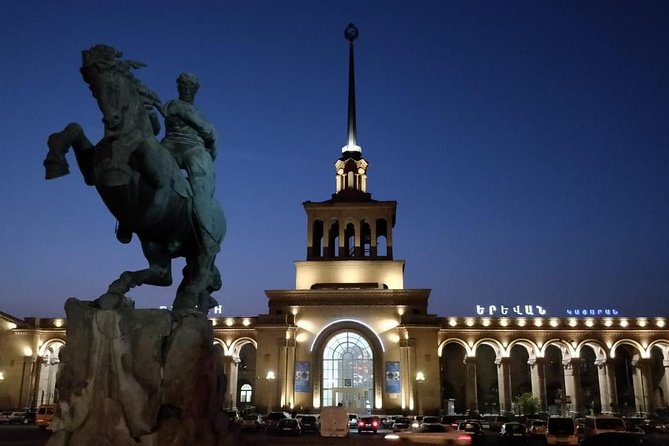Evening walking tour in Yerevan - The Alexander Spendiaryan Opera area and Freedom Square