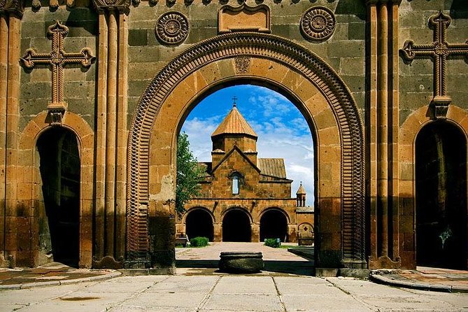 Family package for 7 days - Hotels in Yerevan, Alaverdi, and Goris: why the bases matter