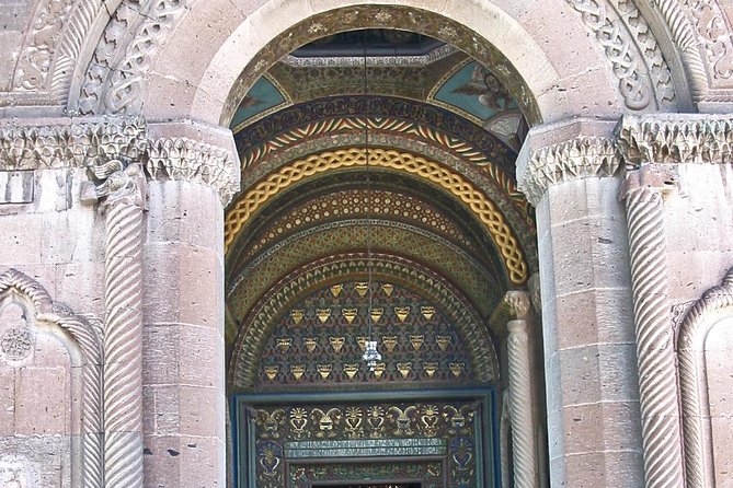 Group Tour: Echmiadzin Cathedral & churches, Zvartnots Temple - Getting on the bus: the meet point, vehicle comfort, and WiFi