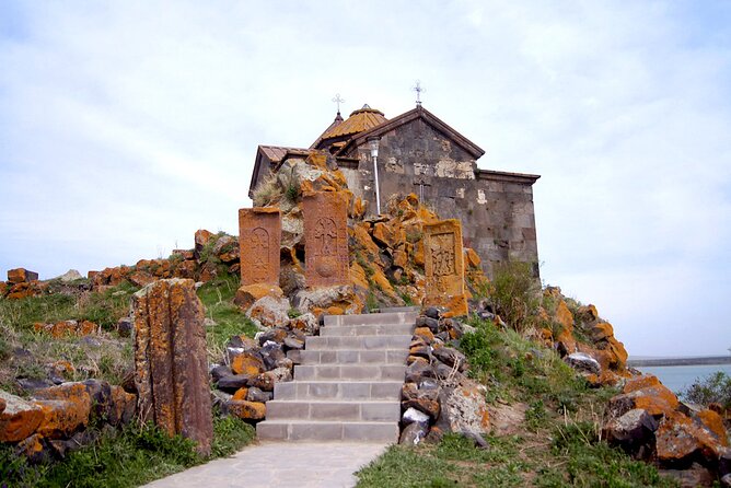 Group Tour: Lake Sevan, Hayravank, Noratus, Jermuk, winery - Hin Areni winery tasting: old grape traditions with modern production