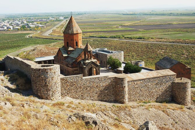 Guided tour: Khor Virap, Noravank Monastery, Areni, Jermuk - Khor Virap: St. Gregory’s Prison and the Ararat Payoff