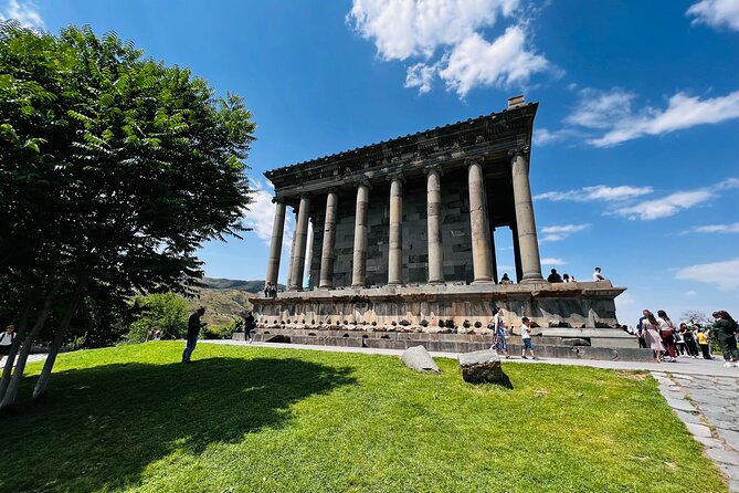 Khor Virap, Garni, Geghard,Azat Reservoir Highlights:Private tour - Charents’ Arch: a short 30-minute stop that breaks the drive