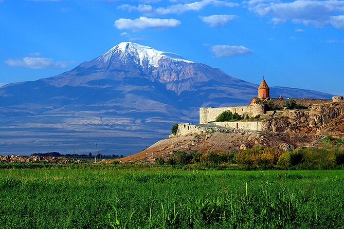 Khor Virap, Noravank & Birds' Cave Day Trip with Wine Tasting - Guides in English and Russian: what to look for