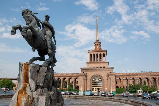 Private sightseeing and walking tour in Yerevan - Cafesjian Center for the Arts: Views and Artistic Impressions