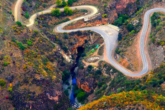Private tour to Hin Areni winery, Tatev monastery & ropeway, Khndzoresk caves - Timing, weather, and what to pack for a long 13–14 hour route