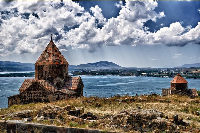 Private Tour: Tsaghkadzor, Sevan lake,Sevanavank, Dilijan, Haghartsin monastery - Lake Sevan: a high-altitude lake with a short, well-used stop