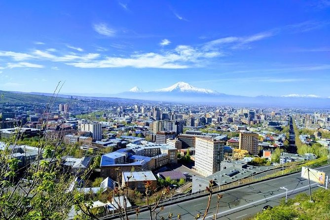Private Transfer & Tour from Tbilisi to Yerevan or Yerevan to Tbilisi - The real value: English guiding that connects what you see