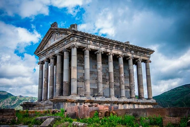 Symphony of Stones, Garni, Geghard, photo stop at Charents arch - Charents Arch photo stop: quick, free, and oddly meaningful
