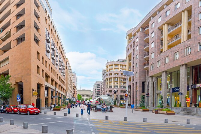 Yerevan: Private Sightseeing Tour - Stop 2: Opera and Ballet Theater, Theatrical Square, and Swan Lake
